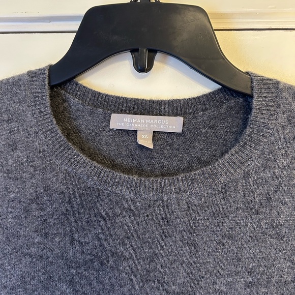 Neiman Marcus cashmere collection sweater dress - Picture 3 of 5